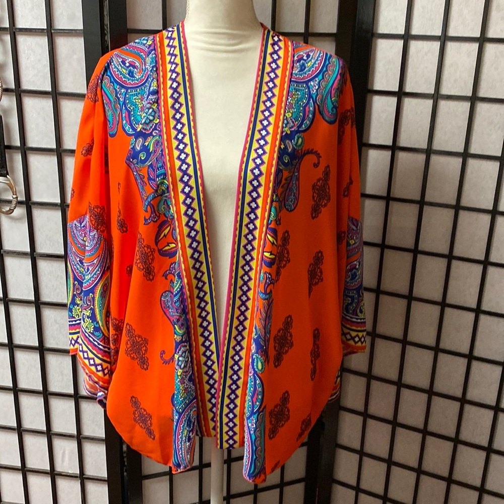 Absolutely gorgeous cover-up. Out on the town/beach cover-up.